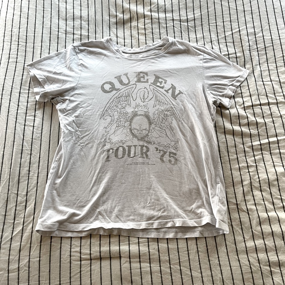 Abercrombie White Queen Graphic Tee